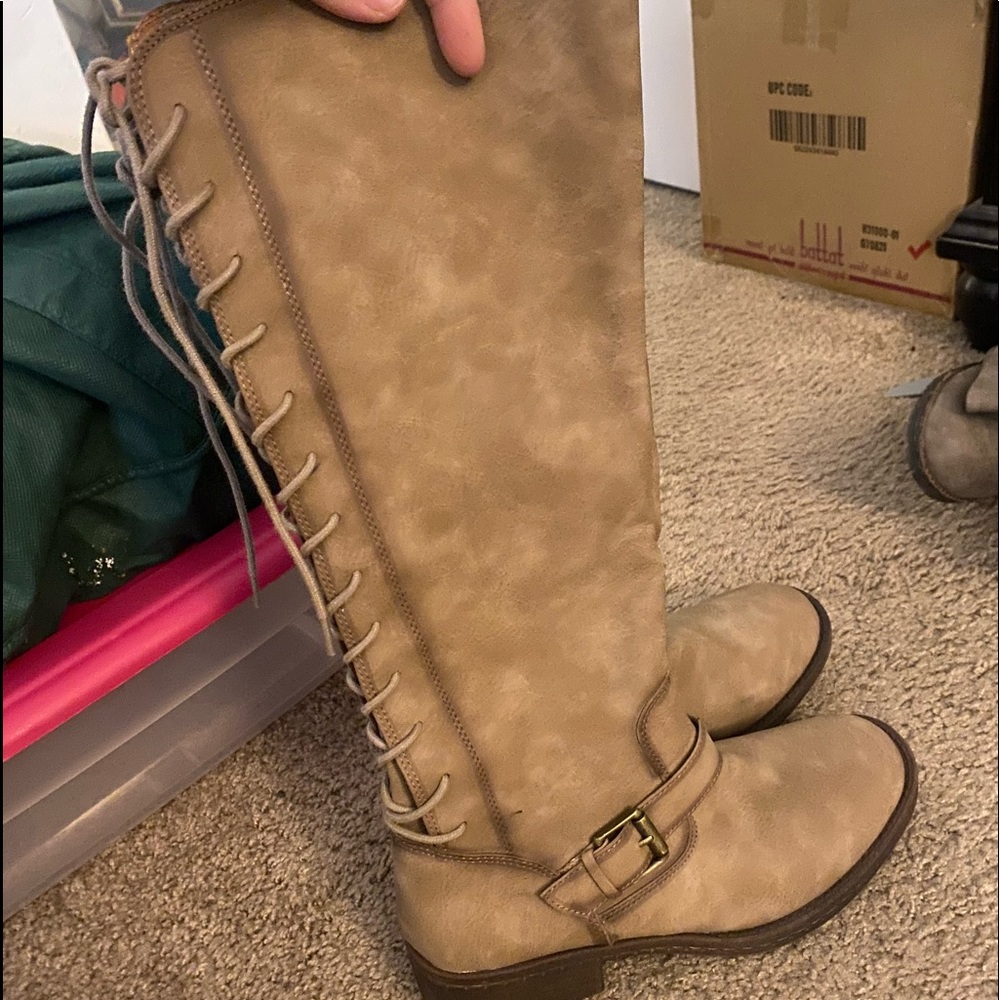 Tan lace up suede boots